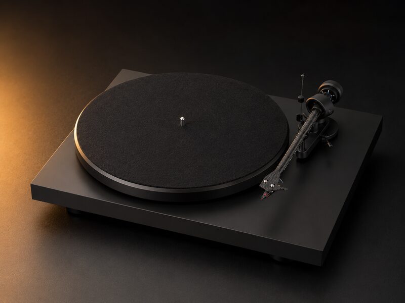 Pro-Ject Debut Carbon EVO turntable